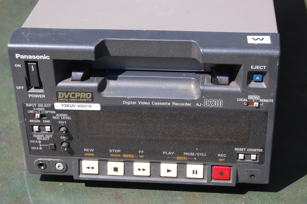 PANASONIC DIGITAL VIDEO CASSETTE RECORDER AJ-D230P