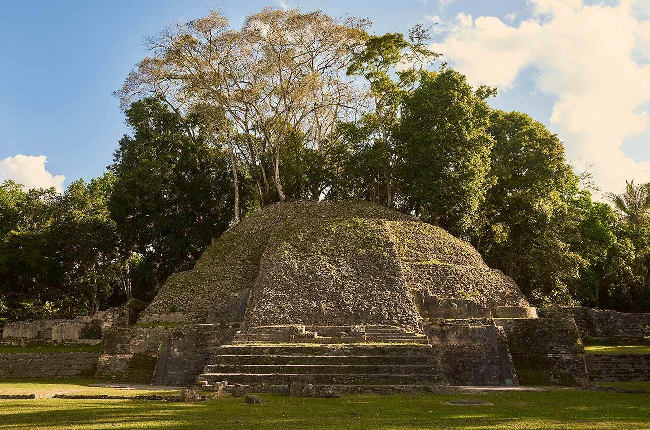 BEAUTIFUL MAYAN STYLE RITUAL VASE, 3-4"