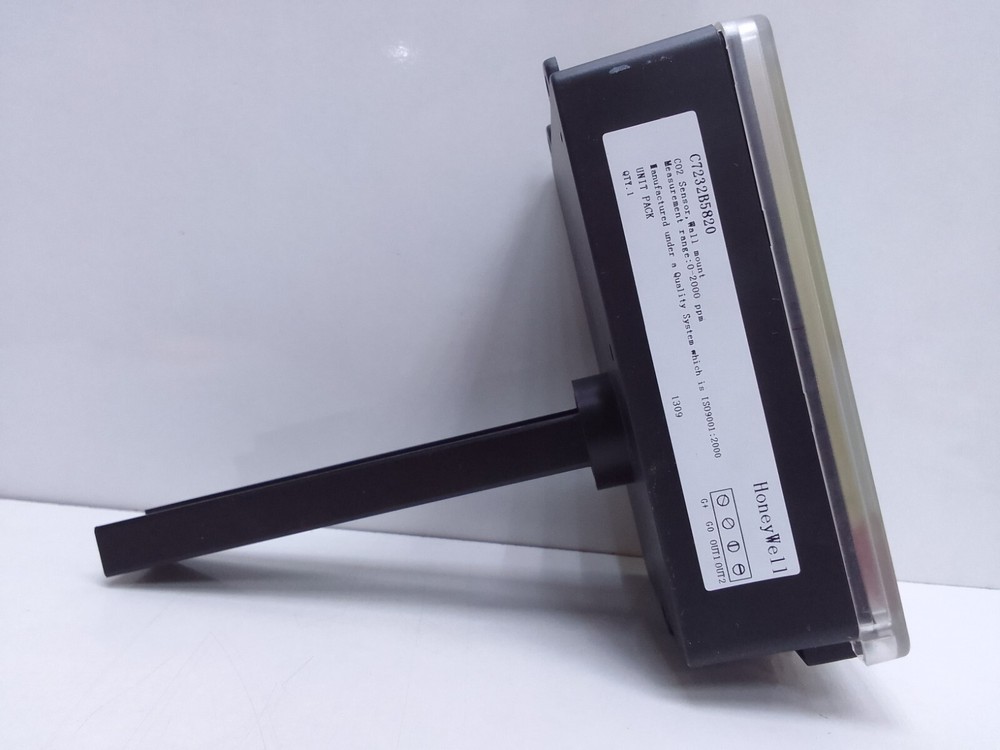 HONEYWELL CO2 SENSOR. DUCT MOUNT / C7232B5820