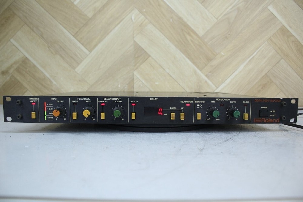 Roland SDE-2000 Digital Delay Rack Effect