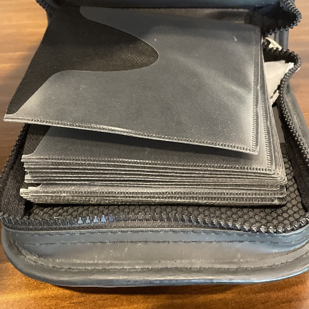 Fellowes CD Case Zips Holds 32 CDs Games Discs Snap Button Strap Black