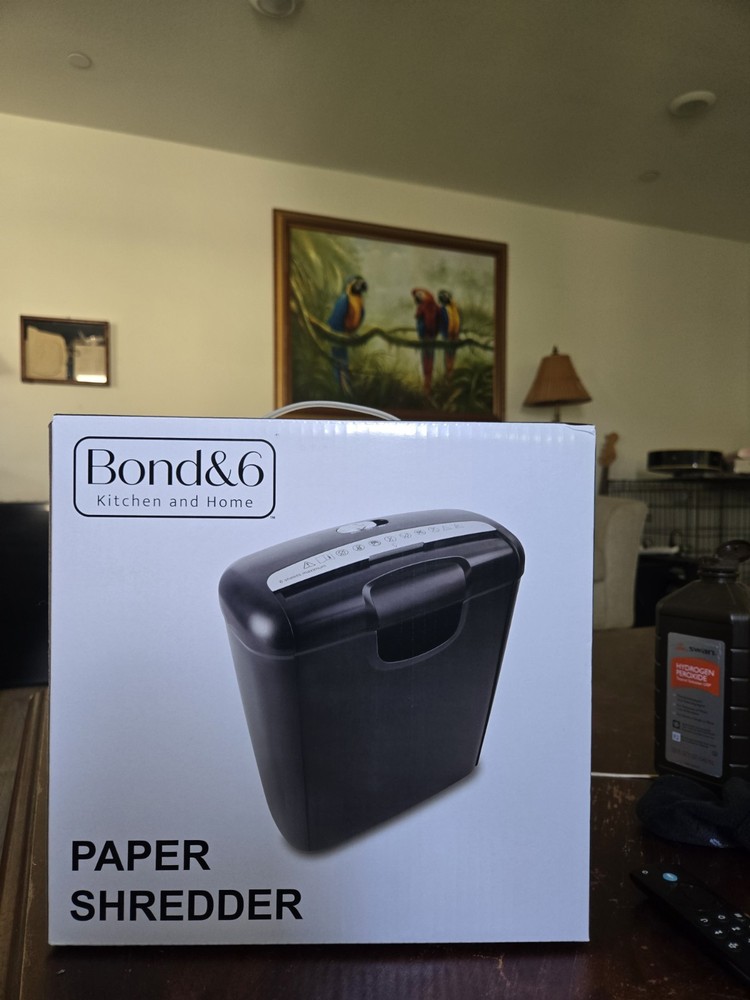 Bond & 6 Paper Shredder