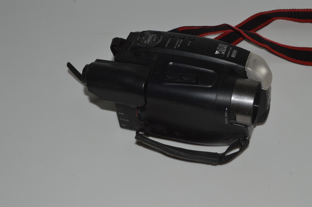 JVC Videomovie Camera Model GR-AXM300U (DVB88)