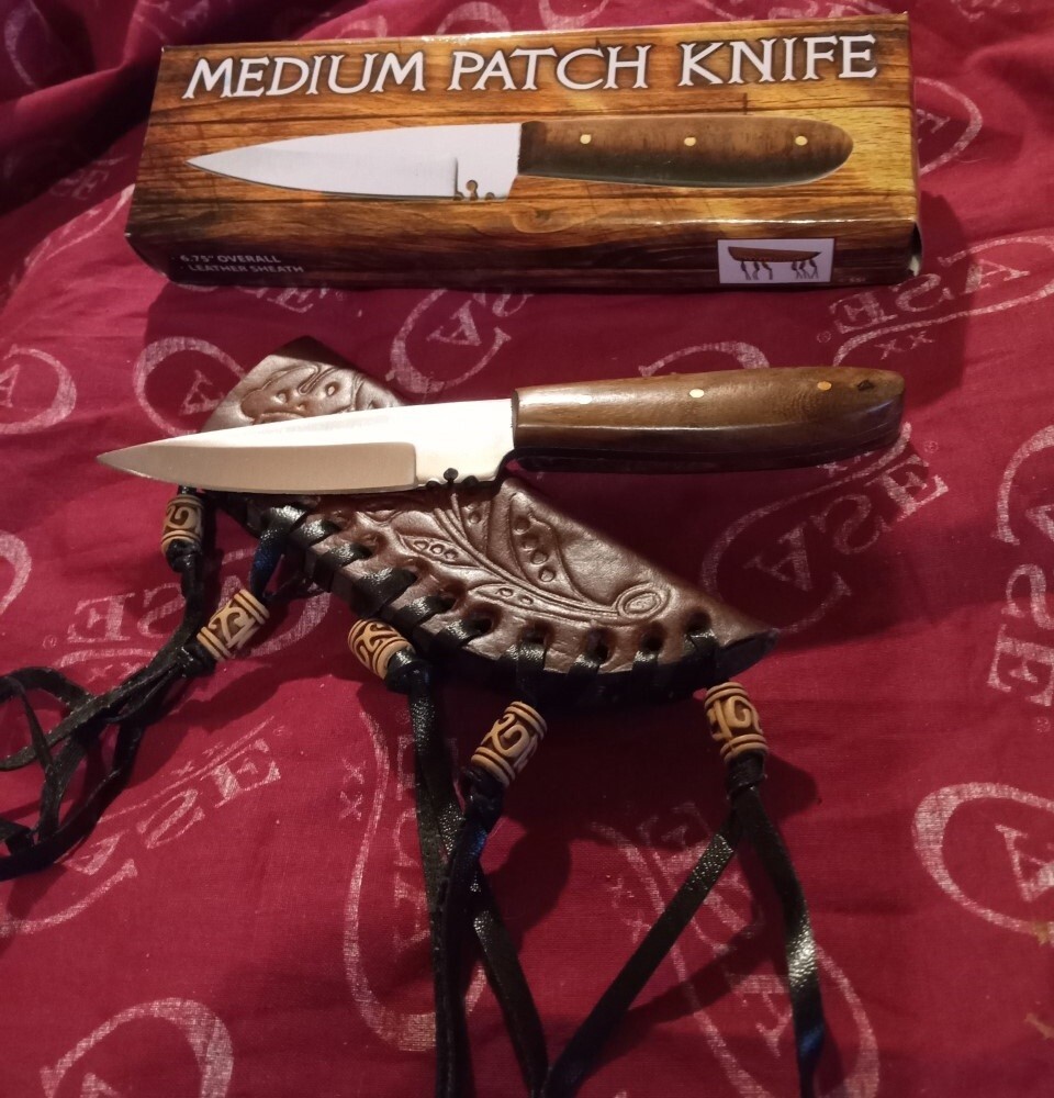 Medium Hunter Patch Knife Wood Handle and Leather Sheath