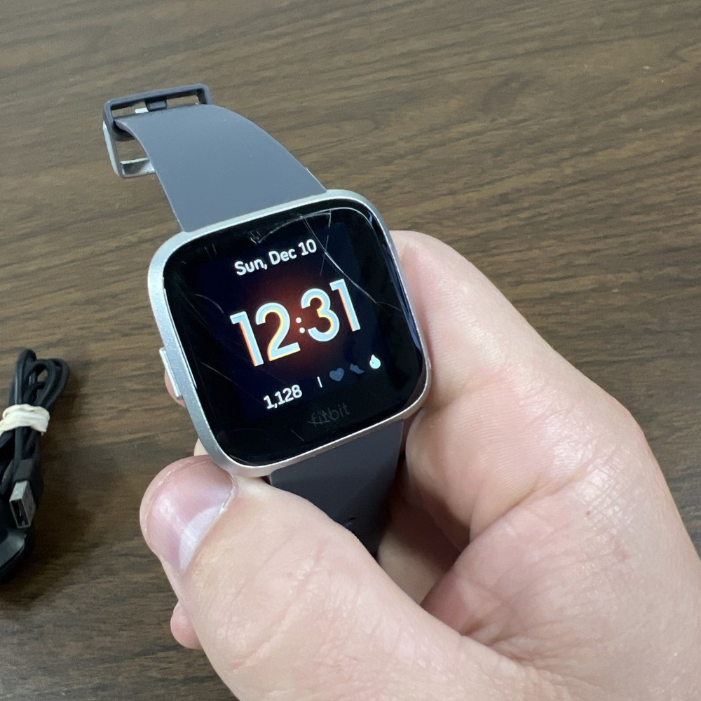 Fitbit Versa Lite Smartwatch Activity Tracker Black FB415 SE Charger (Scratches)