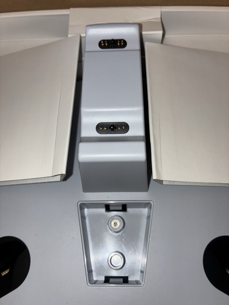 KIWI design D2 3-in-1 Controller Charging Station ( Missing Magnetic Connectors)