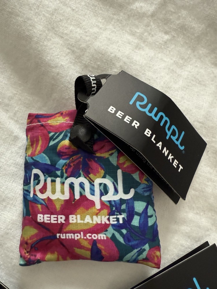 Rumpl Beer blanket / Bevy Sack Six Pack