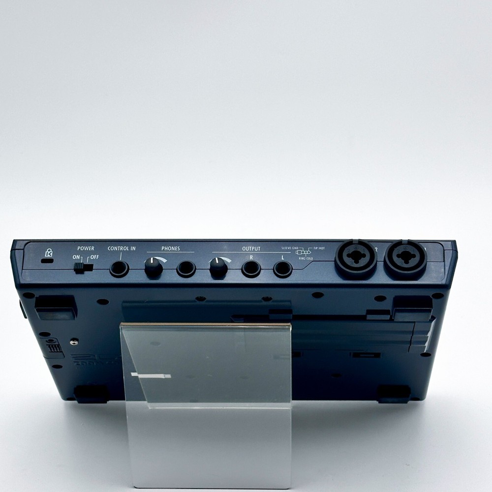 Zoom R8 Multitrack Digital Recorder 8-track MTR Sampler Working Order