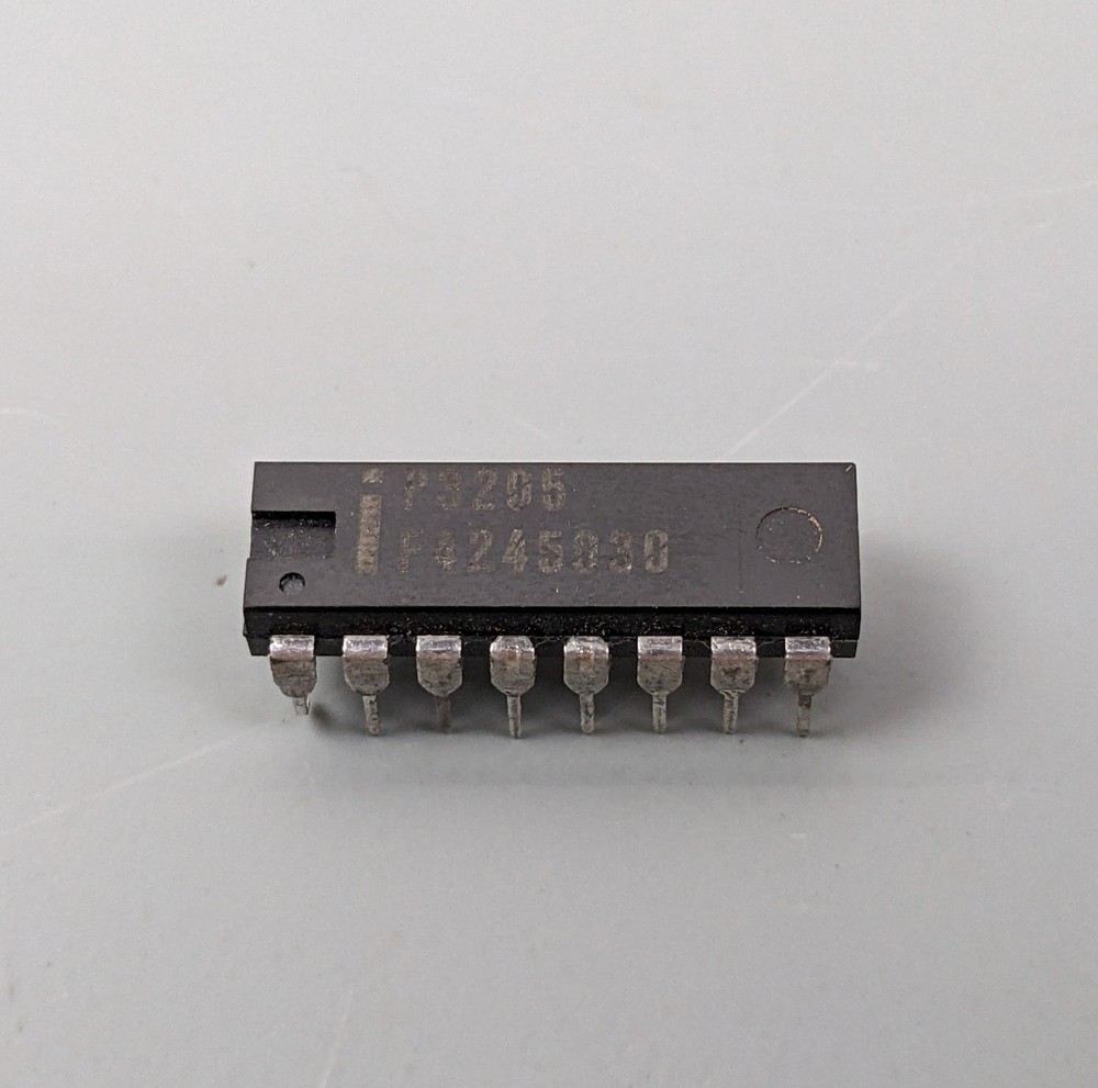 Intel P3205 High Speed 1 of 8 Binary Decoder IC