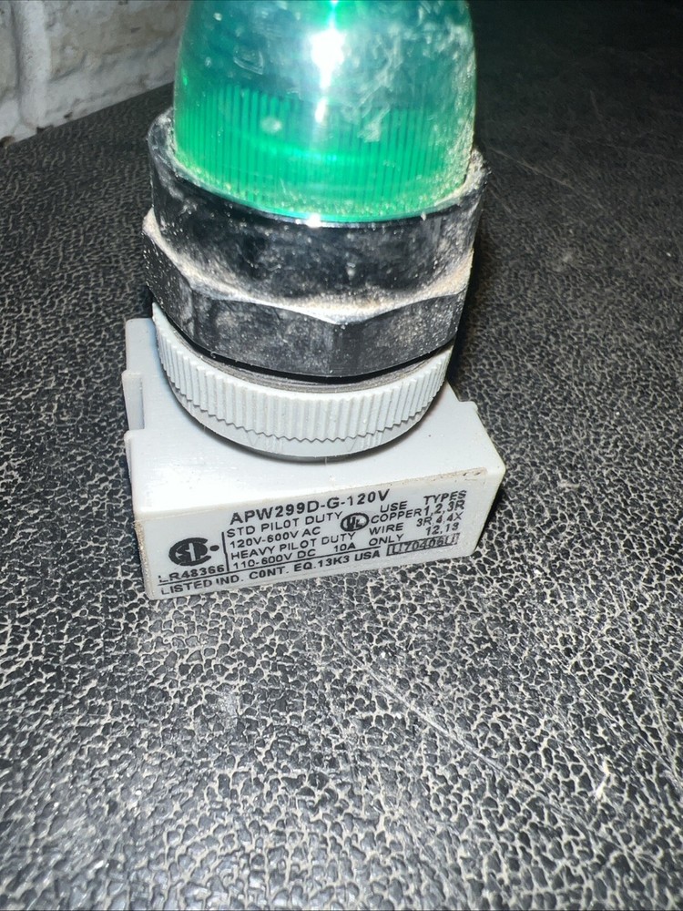 IDEC APW299D-G-120V Green Pilot Light