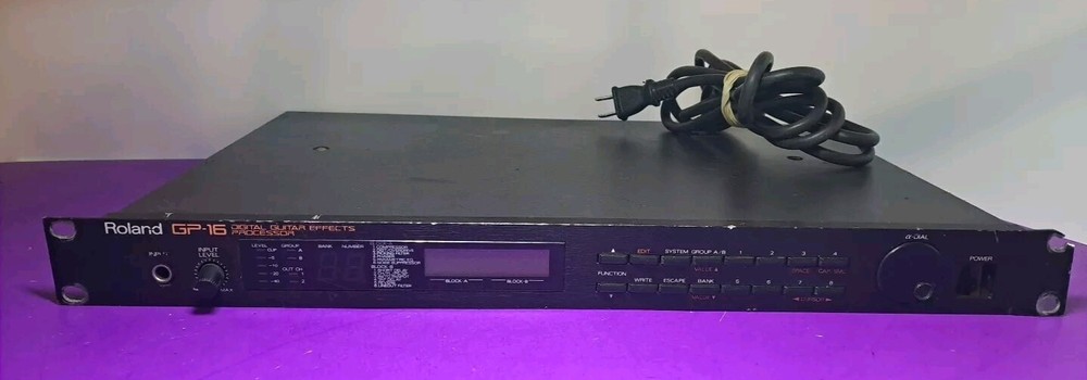 Roland GP-16 Digital Guitar Effects Processor FOR PARTS
