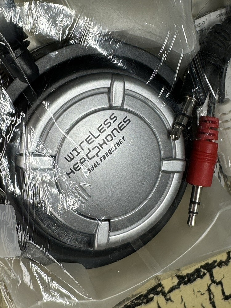 Wireless Headphones Dual Frequency FM Transmitter Audio Input Black