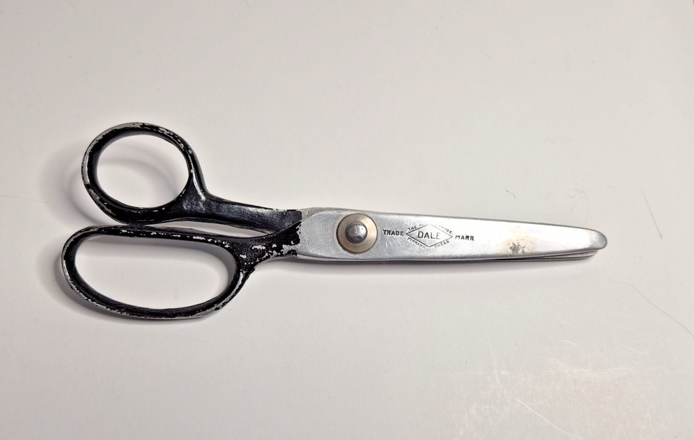 Dale All Purpose Pinking Shears; 7" Total Length; Black Painted Handle
