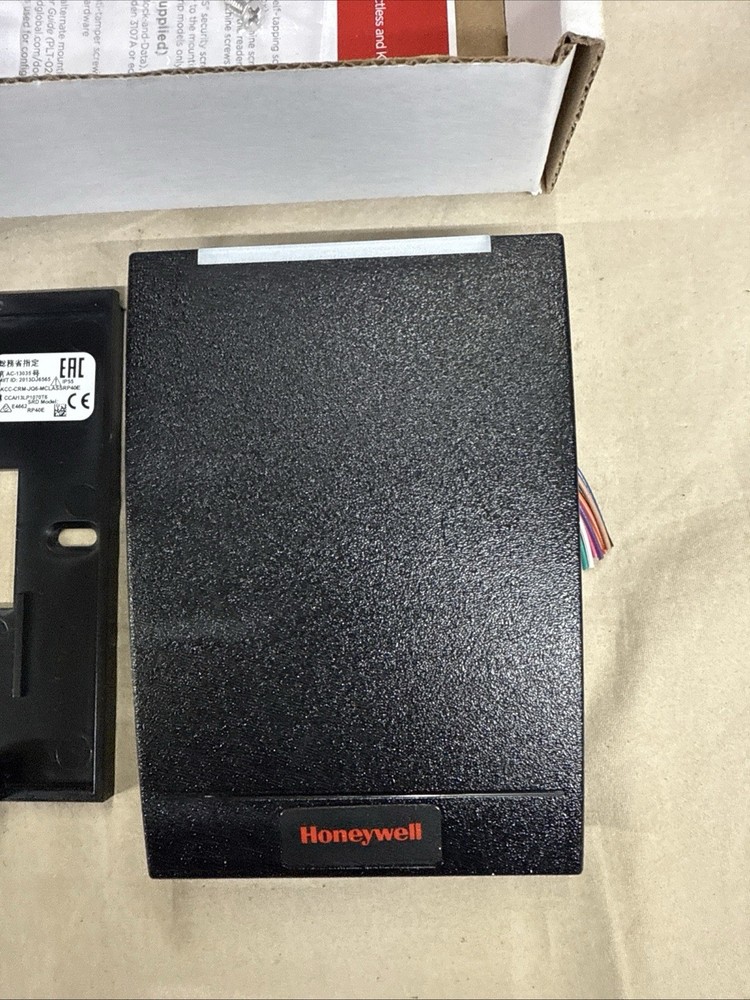Honeywell OM41BHOND OmniClass™ 2.0 Multi-Technology Wall Switch Reader