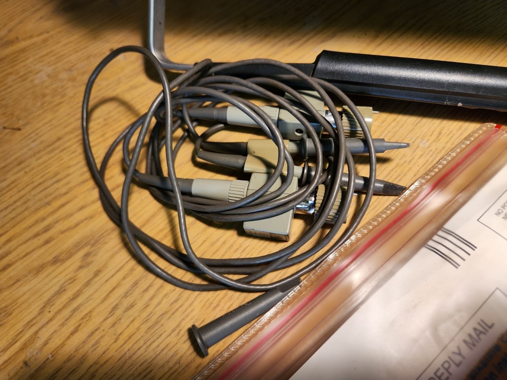 TEKTRONIX 2430A DIGITAL OSCILLOSCOPE WITH GUIDE / PROBES - Powers On Untested