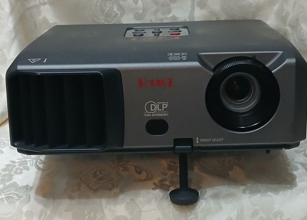 EIKI EIP-2600 DLP Projector