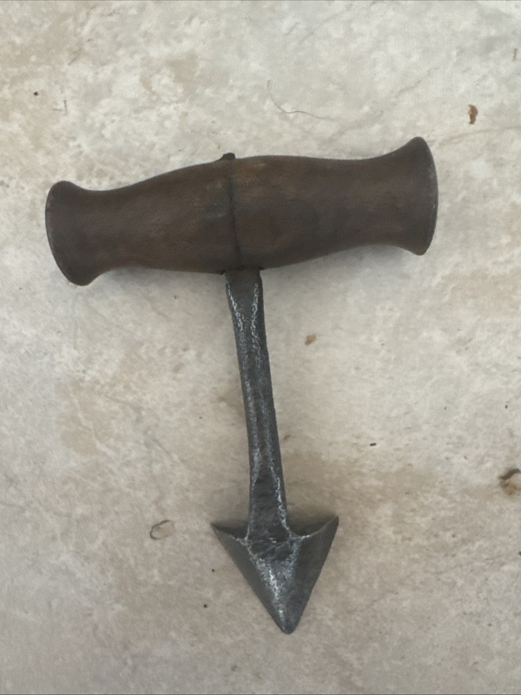 Gimlet Iron Borning Tool