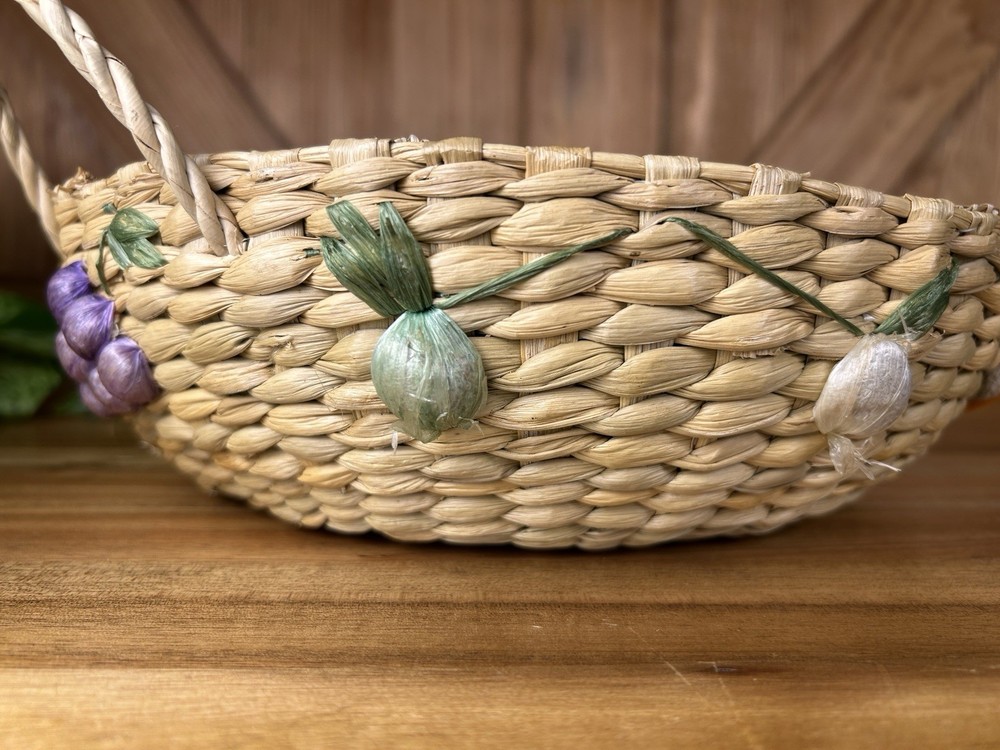Vtg Raffia Decorated Woven Wicker Casserole Baskets Fruit Vegetable Boho Kitchen