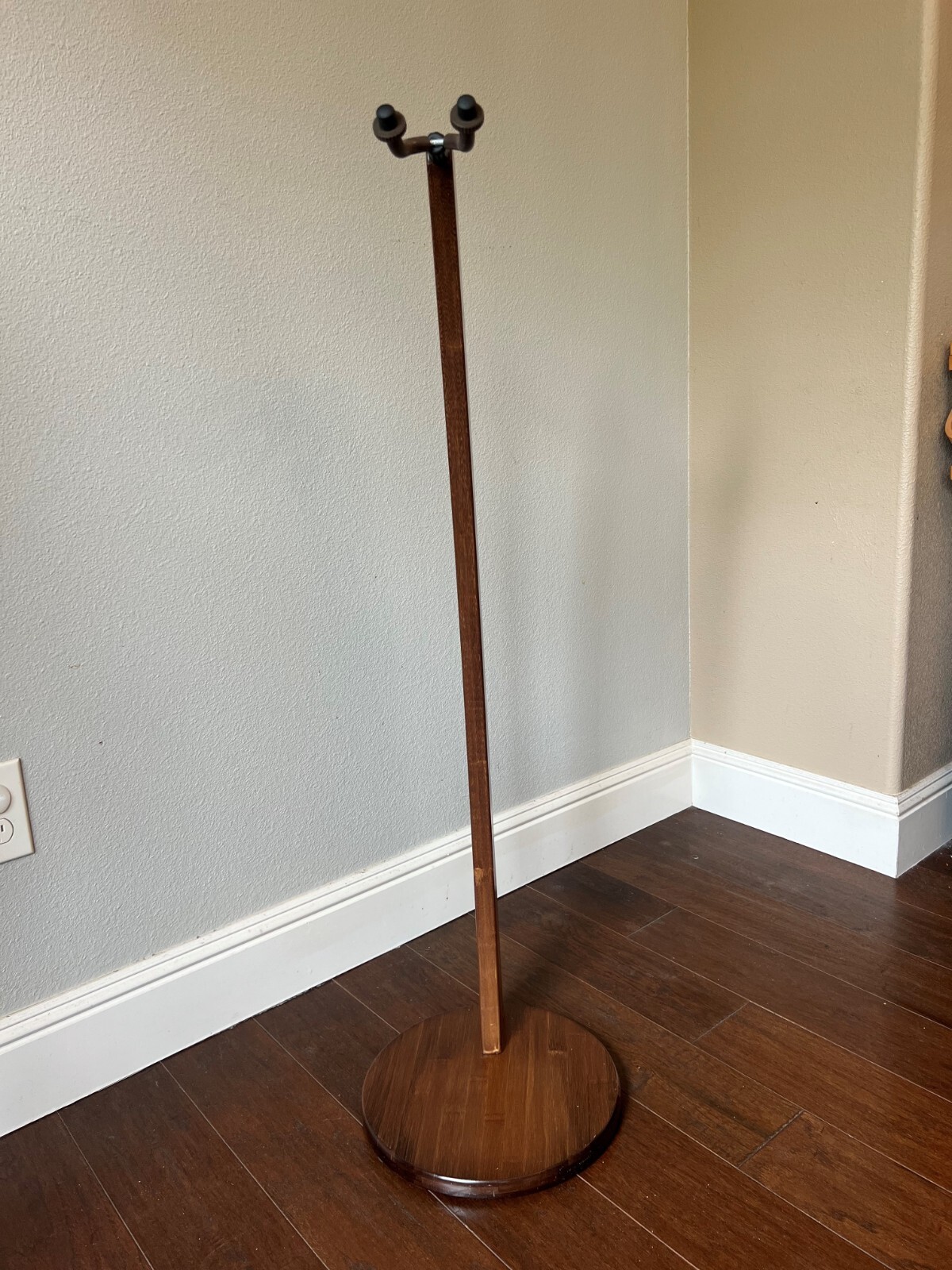 Bamboo Guitar Stand Display Rack for one instrument A single stand can hang one