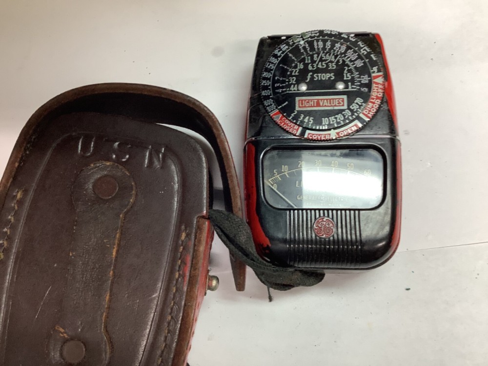GE light METER TYPE DW-68 135 With Brown Case USN