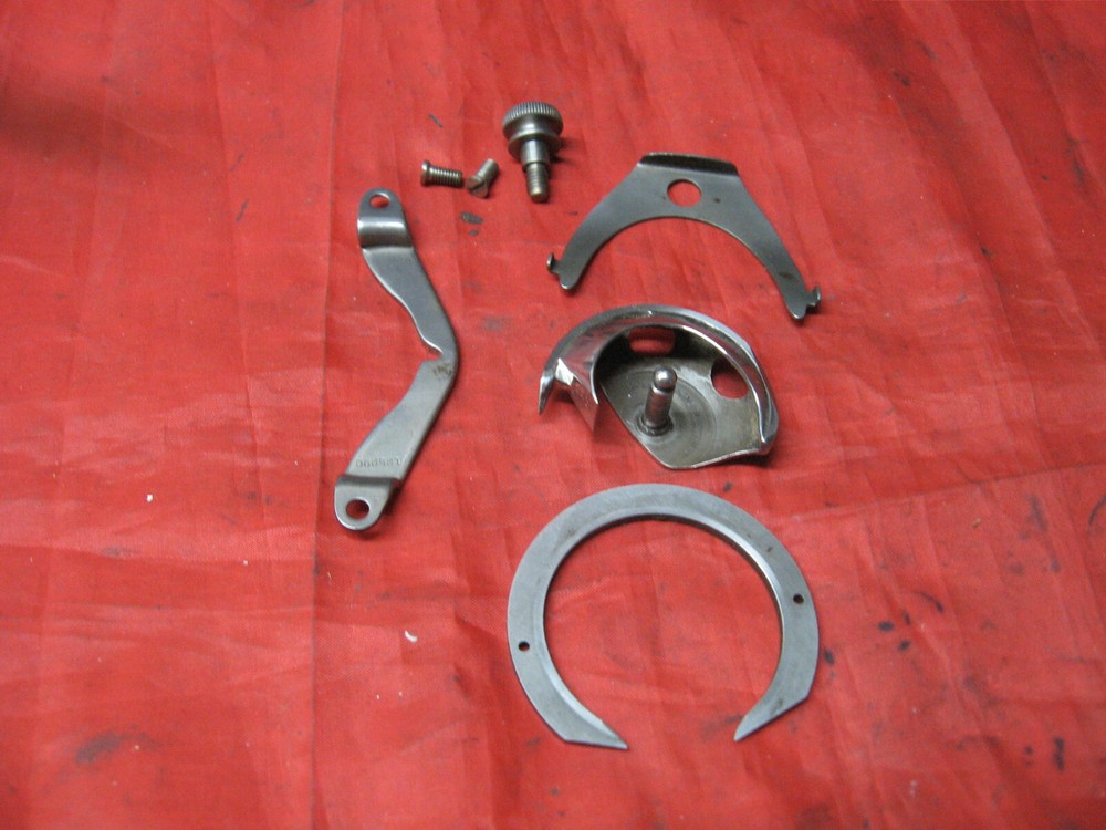 Singer 15-91 15-90 Sewing Machine Rotating Hook Assembly Brackets Screws