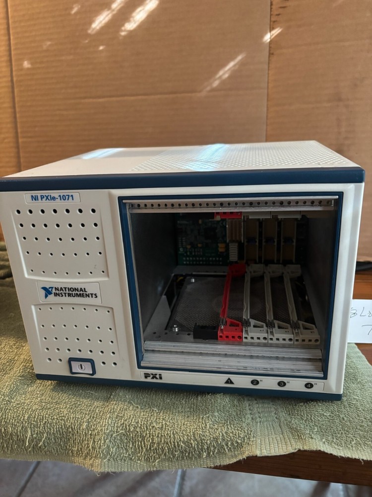 National Instruments NI PXIe-1071