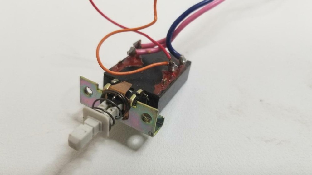 ICOM IC R-70 Power Switch