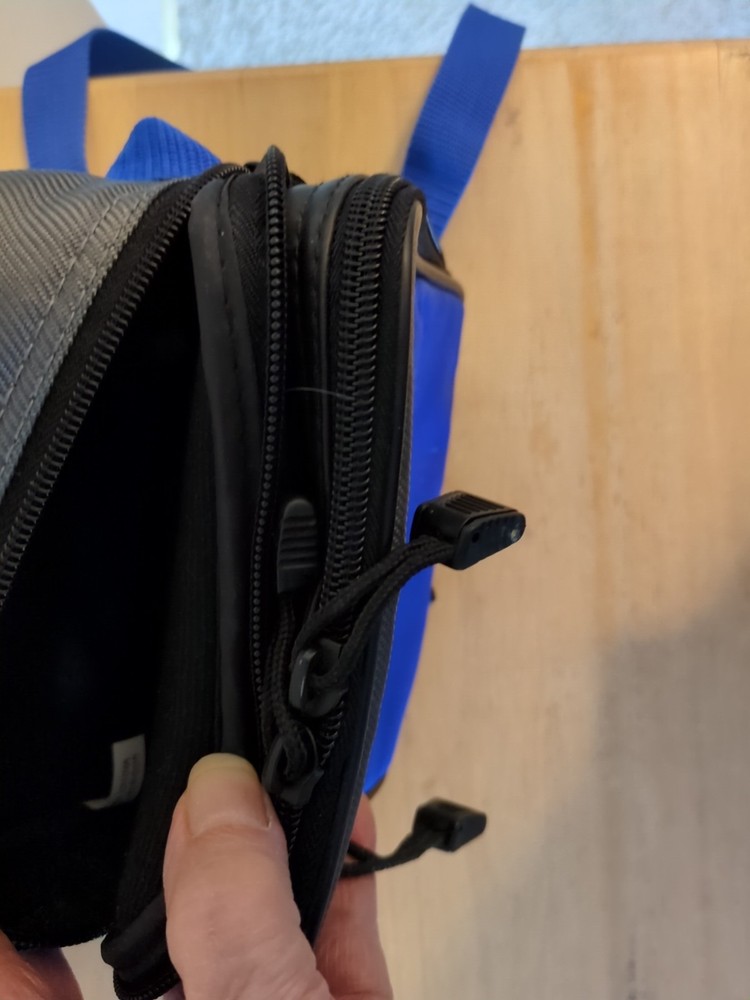 Case Logic CD Player Blue & Gray Carrying Case W/3-Pockets & Adjustable strap