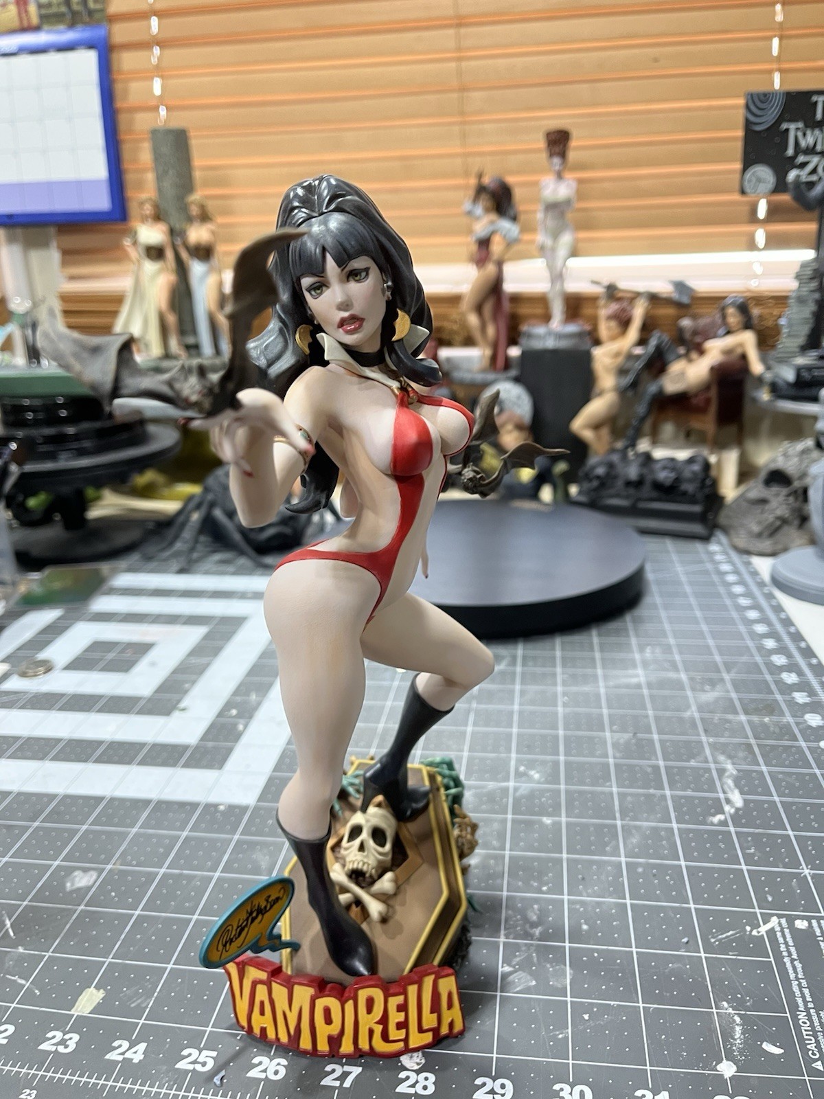 Vampirella Super Mixture Model Dynamite Custom Repainted Statue Read Description