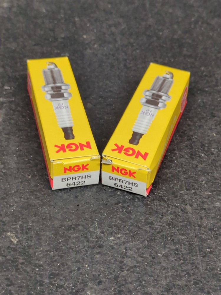 2~Genuine OEM NGK BPR7HS (6422) Spark Plug