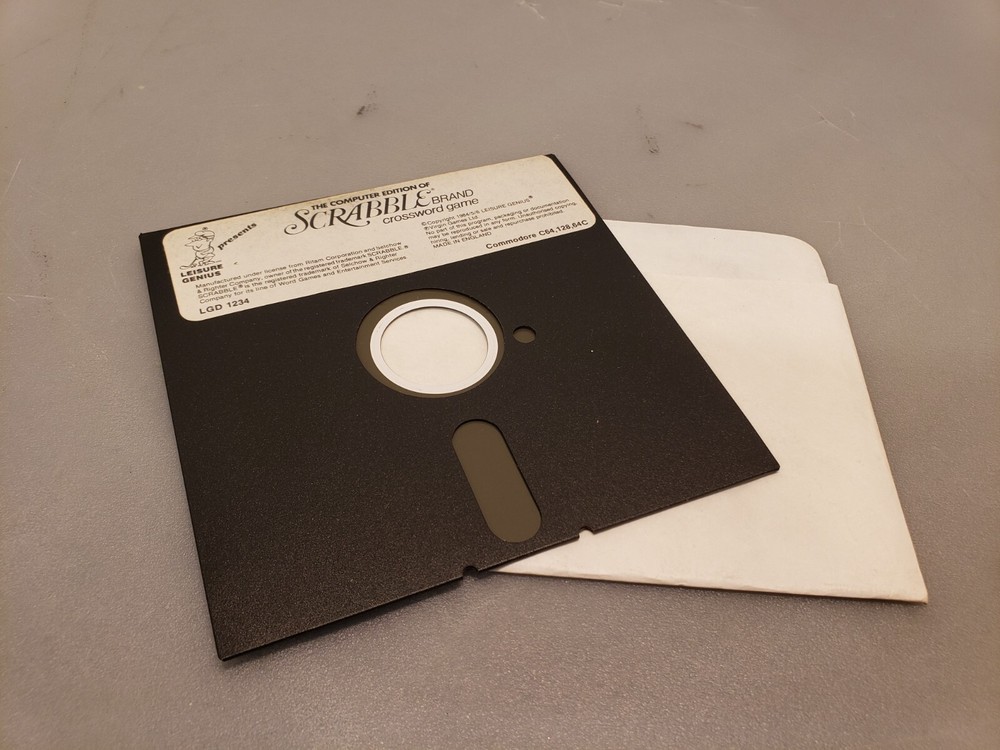 Vintage Commodore Scrabble Leisure Genius 64C C64 Software 5-1/4" Floppy Disk