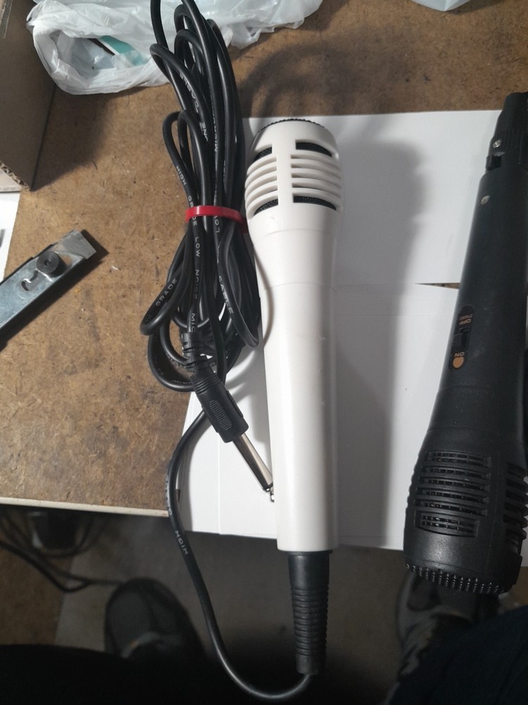 2 Microphones Lot, Karaoķe?, Singing?, Untested Microphone 🎤