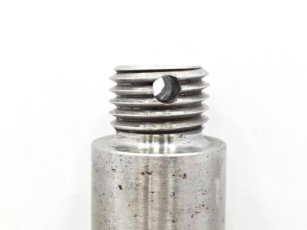 200204 HINGE PIN THREADED FOR HT100 TONG