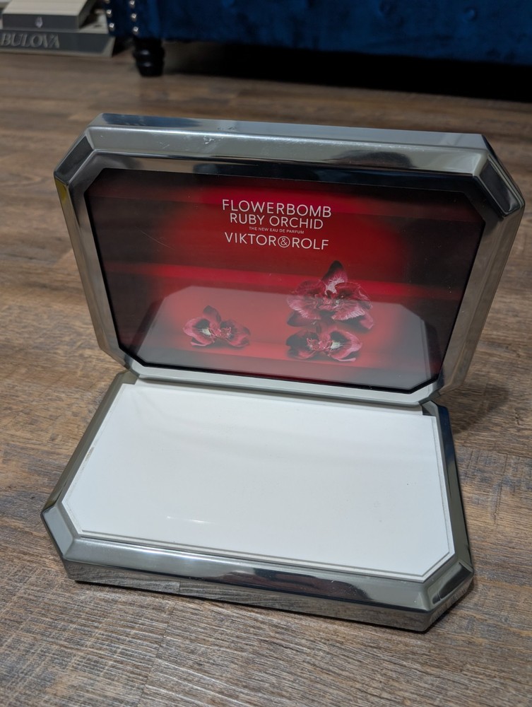 Viktor & Rolf Ruby Orchid Flowerbomb 11" Retail Display Macy's