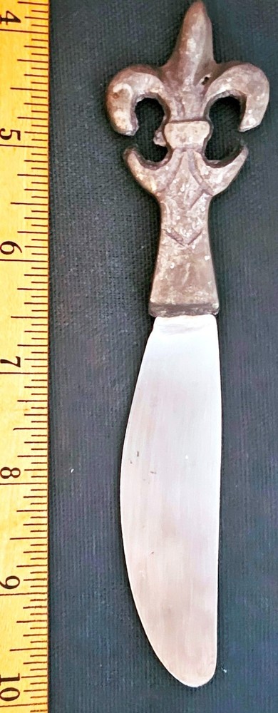 Older 6" Spreader Knife Fleur De Lis