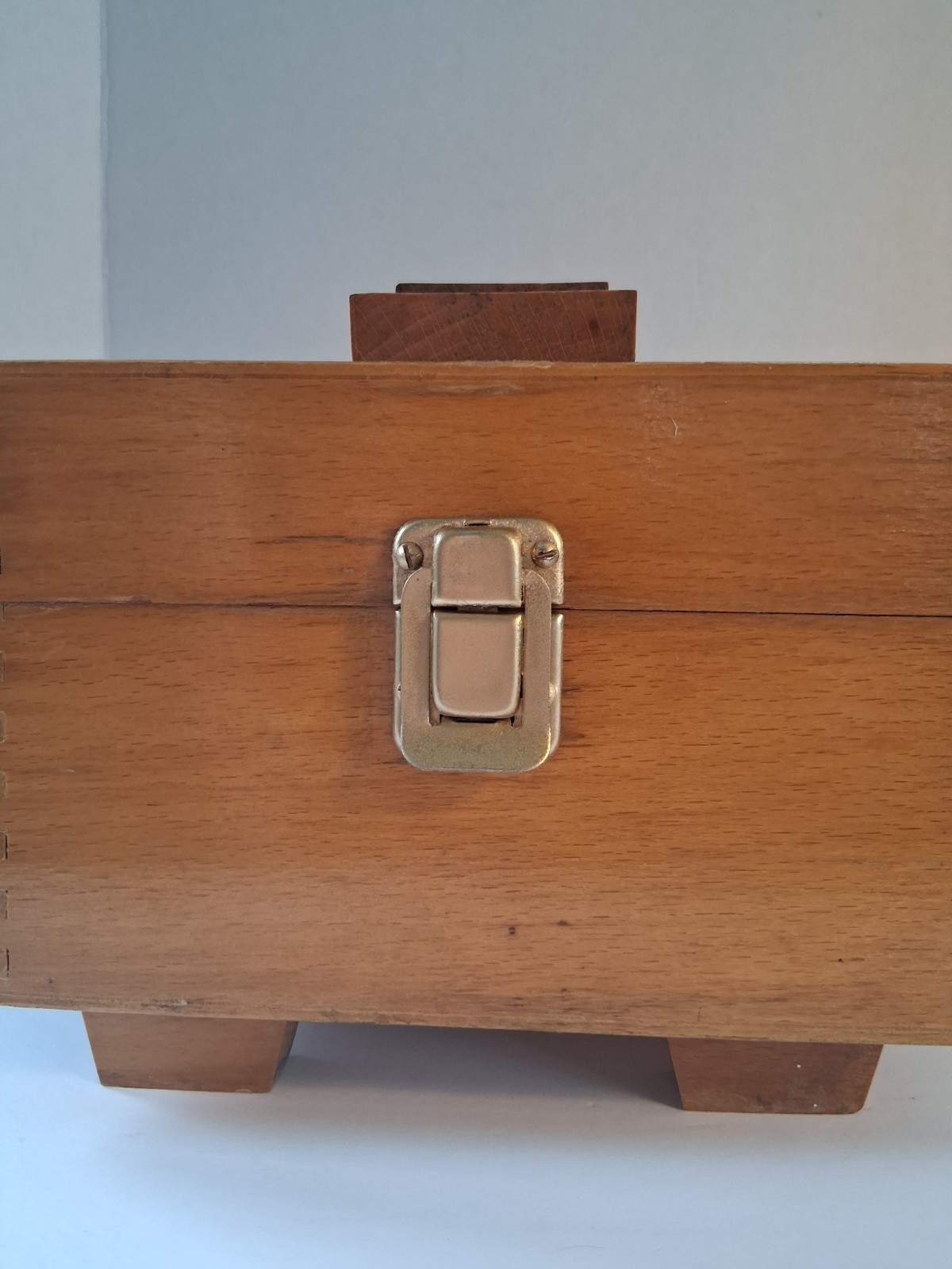 Vtg 1960's Shoe Shine Valet; Brush Kit Includ.; Dove Tail Wood Detail; EUC/Mint!