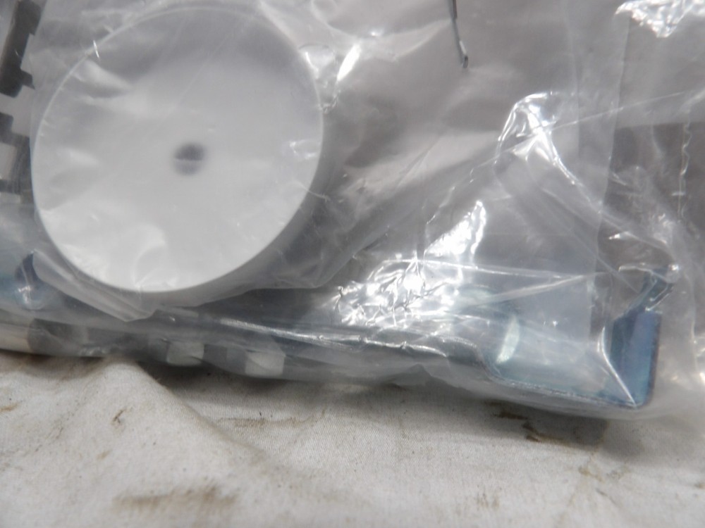 Cooper A048-STD-01C AC48" NP, Fix Yoke, STD Lighting Kit