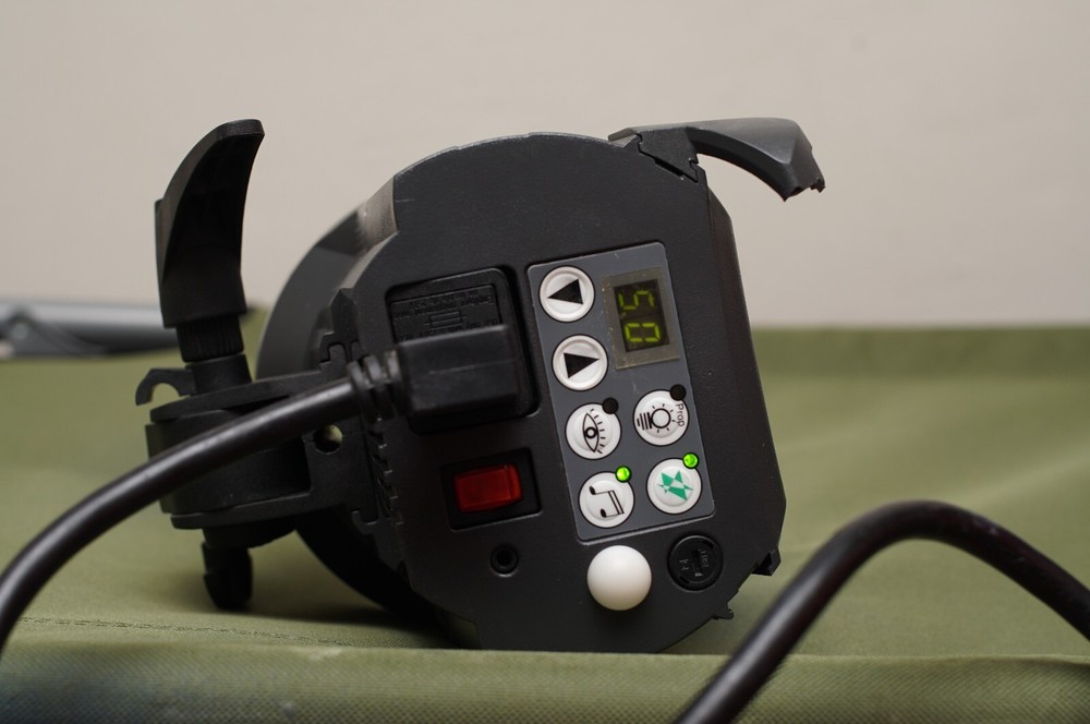 Elinchrom D-Lite 2 it Monolight Studio Strobes