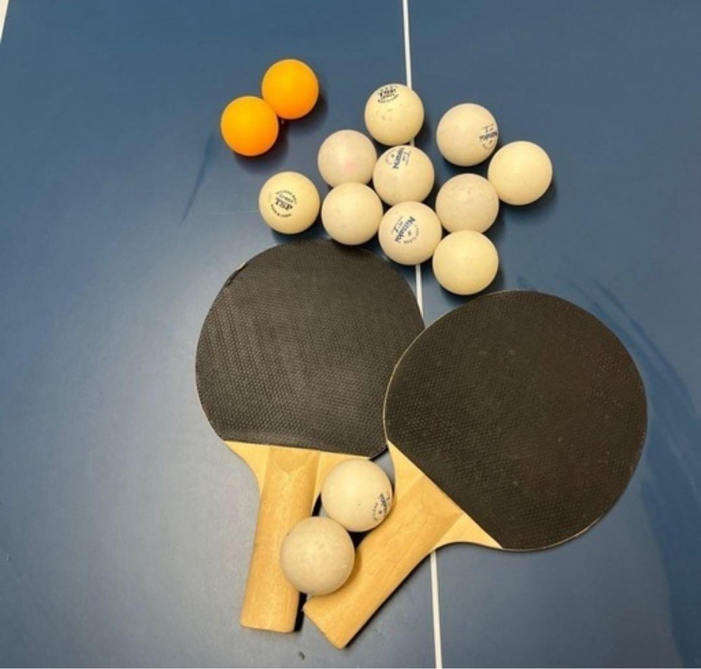 Home table tennis table and racket/ball set