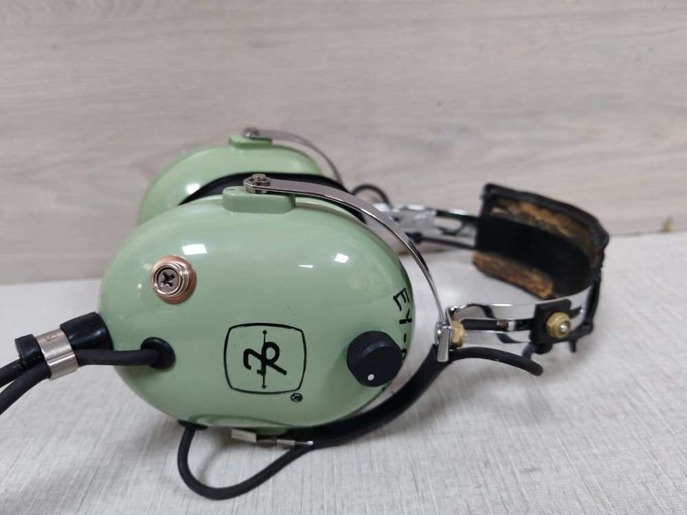 David Clark H9910 Headset-Mic Shield 41031G-01-missing headpad