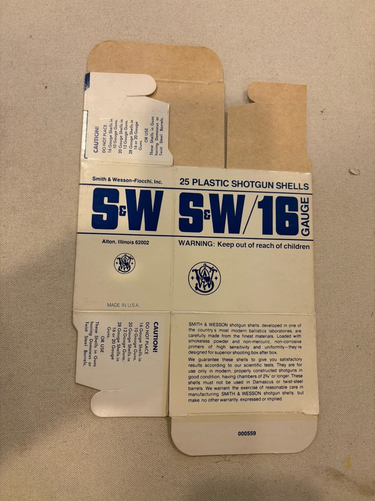 Vintage Smith & Wesson Empty 16 Gauge Empty Shotgun Shell White Box Nice