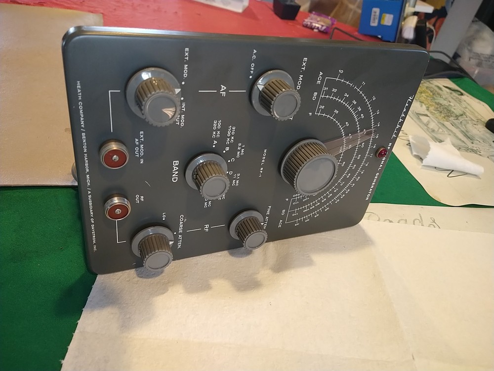 HEATKIT RF-SIGNAL GENERATOR RF-1
