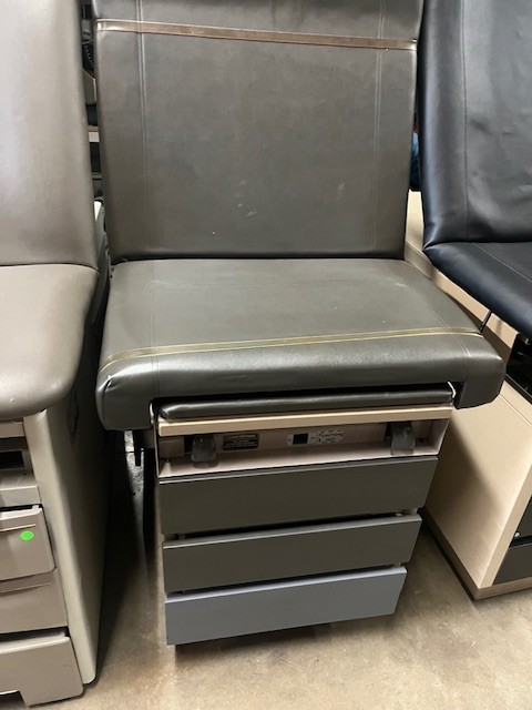 Midmark 104 Exam Table