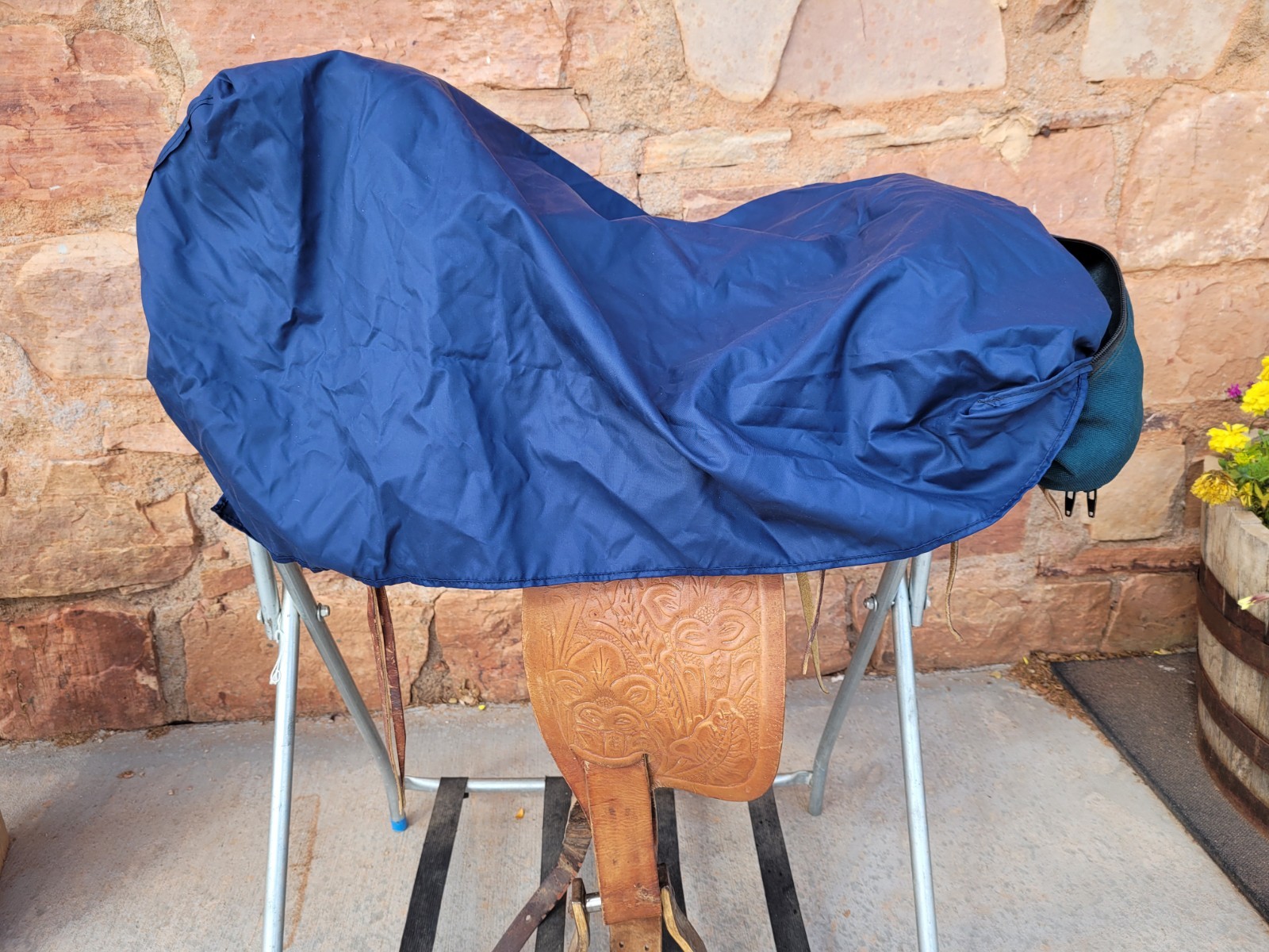 Cantle Saddle Bag with Fold Out Saddle Cover in Dark Blue/Green with Blue Cover