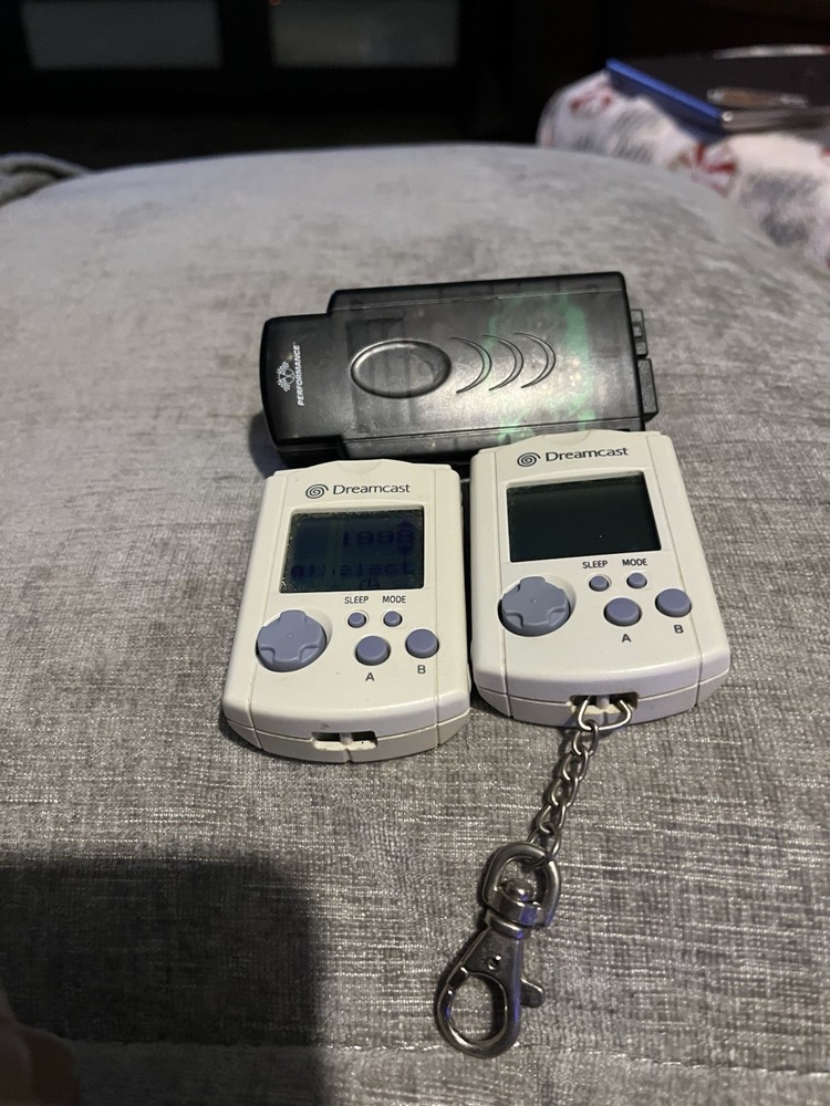 Sega Dreamcast VMUs  memory and rumble pack tested