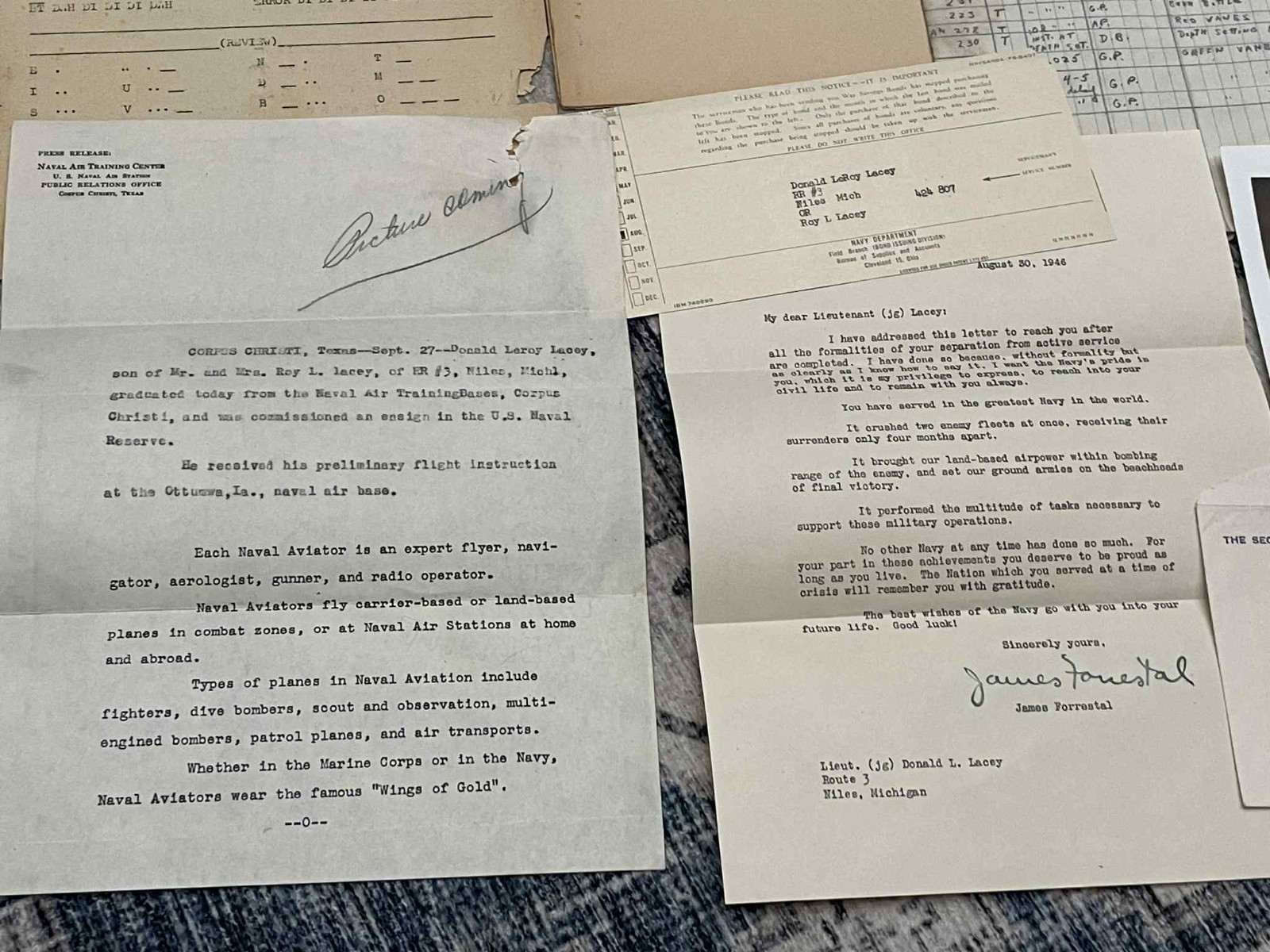 BIG GROUPING to a WW2 WWII USN US Navy Pilot - Donald R. Lacey Books & Documents