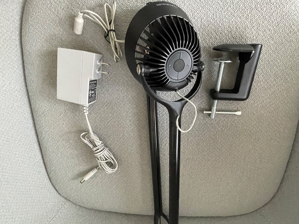 Humanscale Element Vision LED Task Light with desk mount - Black