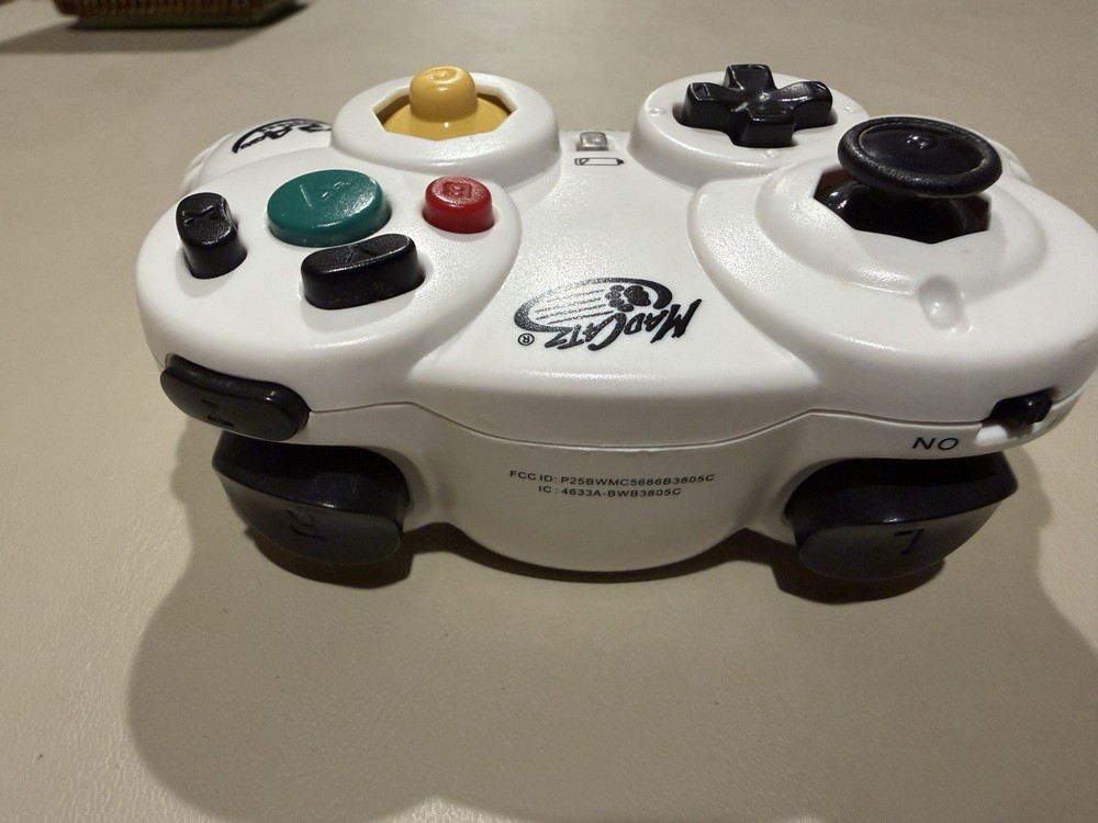 Mad Catz Wireless GameCube Controller White + Dongle