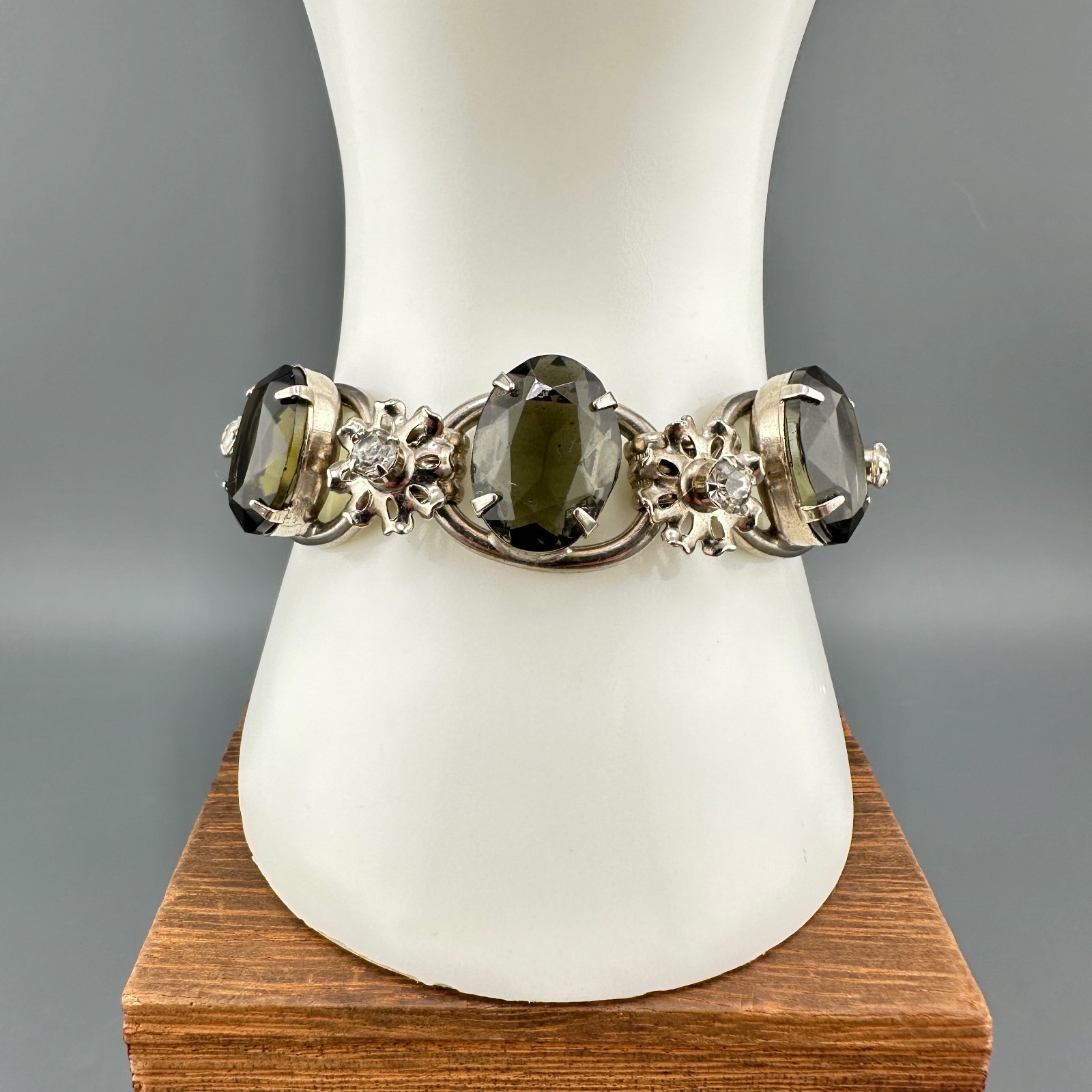 Vintage D&E Juliana Bracelet Gray Oval Stones Silver Tone Metal Flowers Verified