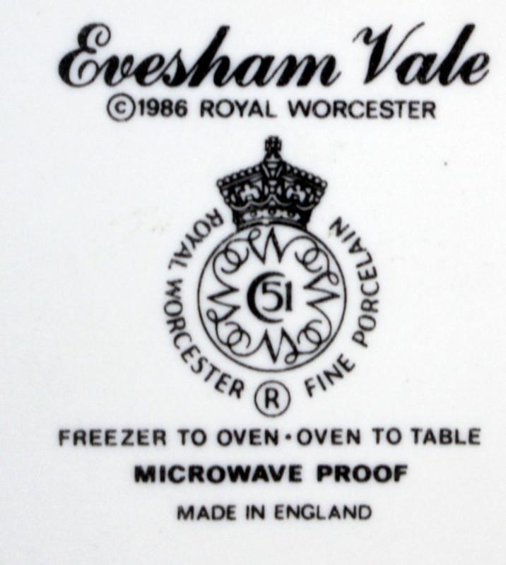 Royal Worcester Evesham Vale One Quart Round Covered Casserole